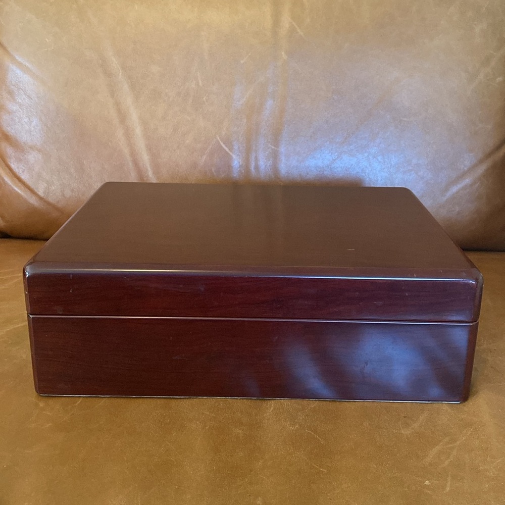 Cigar Humidor - Picture 7 of 16